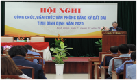 Đồng chí Nguyễn Hiến Giám đốc Văn phòng ĐKĐĐ tỉnh Bình Định chủ trì Hội nghị - VS