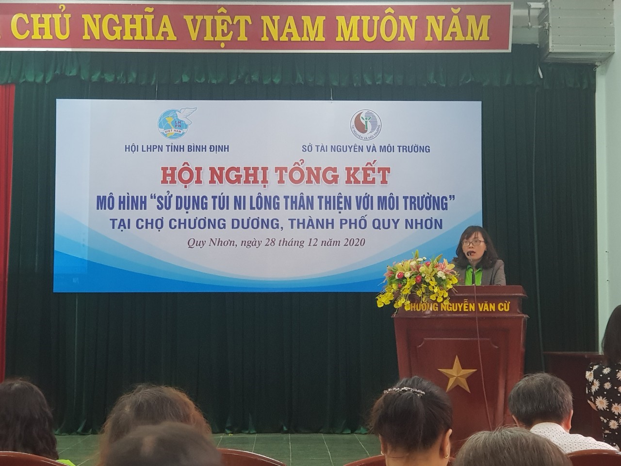 Bà Hà Thị Thanh Hương - Phó Giám đốc Sở TN&MT phát biểu tổng kết thực hiện mô hình